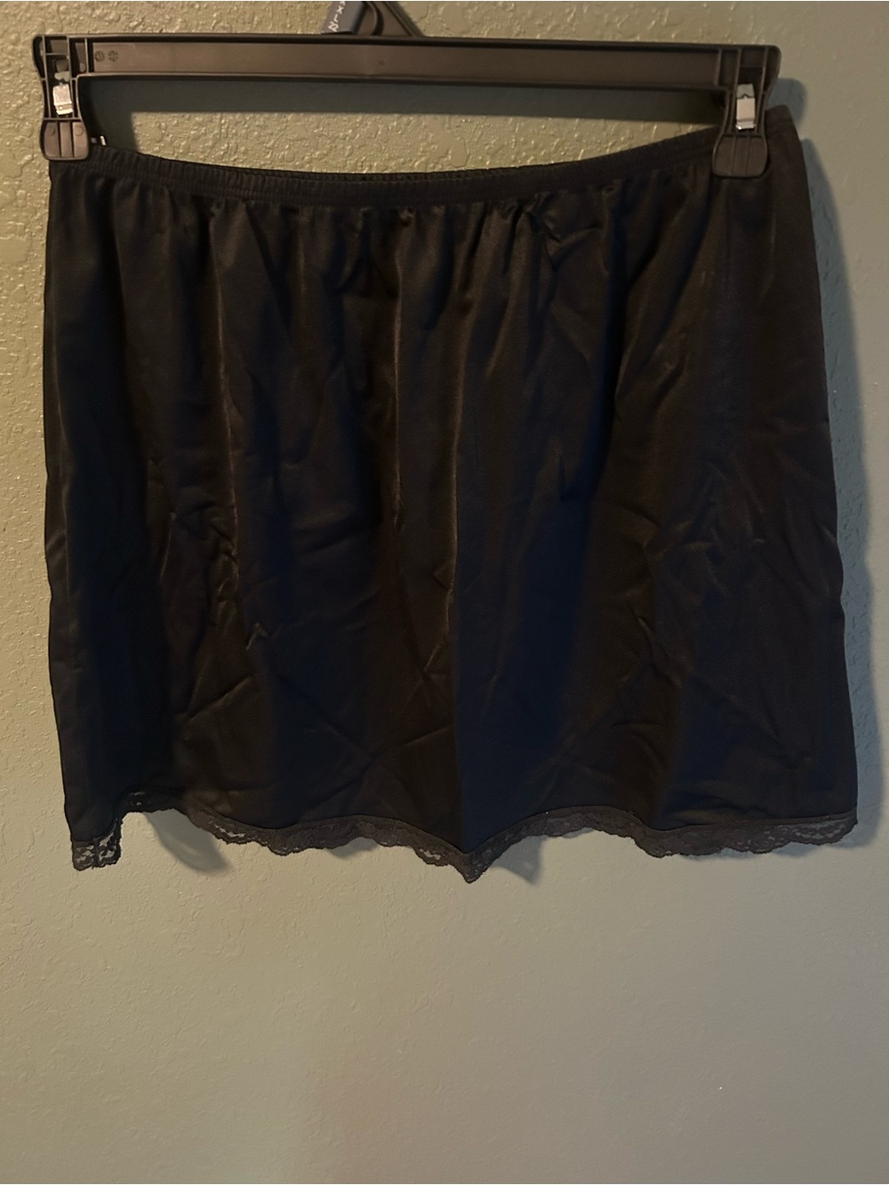 Vintage Vanity Fair black skirt slip
